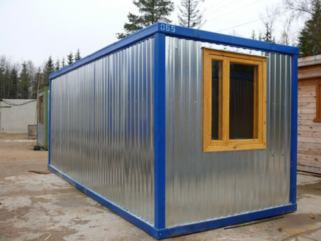 Стандартная бытовка 6 × 2,4 м с окном
